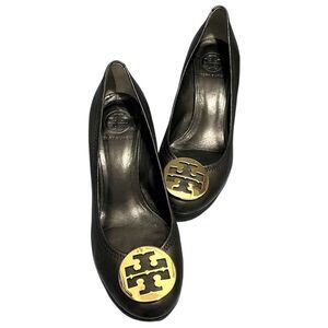 Tory Burch Women's Black Leather Wedge Heels Gold Logo Charm 9.5 Office Workwear